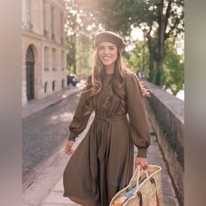 Like New. Gal Meets Glam Dress in Olive - Size 6.